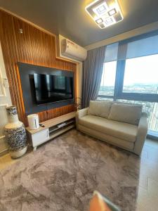 Fully Furnished 1BR unit in Eastwood Global Plaza