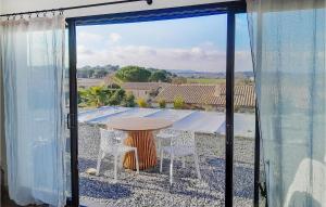 Maisons de vacances Gorgeous Home In Malves En Minervois With Private Swimming Pool, Can Be Inside Or Outside : photos des chambres