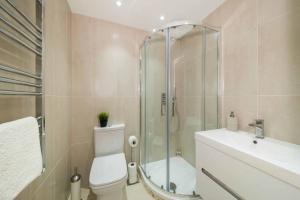 7 Borough Apartments - Spacious 2-Bed, 2-Bath in Prime Location