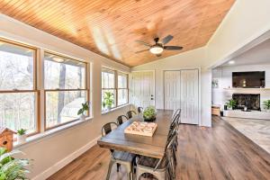 Townville Lake House with Private Dock, Kayaks!