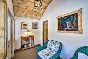 Sunroom, Deck & Grills: Marquette Cottage!