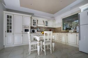Villa MERAVIGLIA, heated pool, 16 km from the sea
