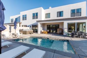 Red Rock Place with Private Pool Hot Tub