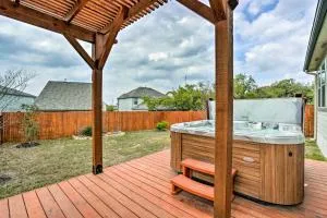 San Antonio Vacation Rental with Hot Tub, Yard! - Selma