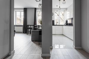 Quiet Apartment Koscielna Old Town