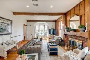 Historic Brookfield Farm Home about 14 Mi to Milwaukee - Delafield