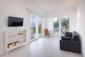 Villa Malù - APT Mara - Piscina e vista lago