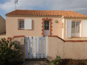 Maison plain-pied avec jardin clos, 6 personnes, proche plage et centre, parking, 3 chambres - FR-1-224-787 - Givrand
