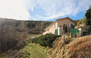 Maisons de vacances Nice home in La Valla en Gier with Outdoor swimming pool, WiFi and 3 Bedrooms : photos des chambres
