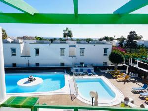 Relaxing upper floor Apartment- exclusive complex.