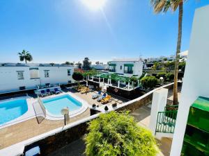 Relaxing upper floor Apartment- exclusive complex.