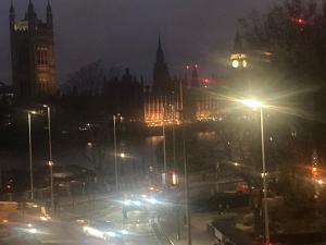 Luxury Designer Apartment River view of Parliament Westminster Big Ben.