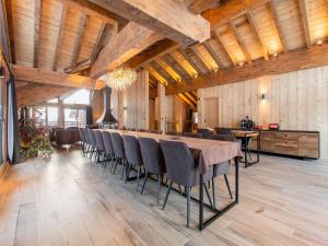Prestigious chalet with pool and sauna
