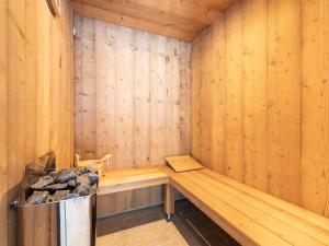 Prestigious chalet with pool and sauna
