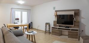 Linea Recta Sur - Kaiser, departamento amplio, dos dormitorios, patio con parrilla, a pasos del mar