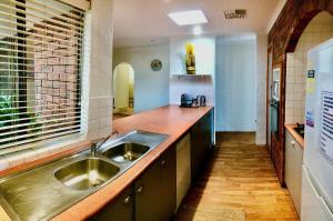 Beach House Opposite Ocean 4 Bed 2 Bathroom with pool