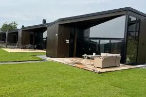 Attraktiv & smart funkishytte på Nes Strandhager. - Vormsund