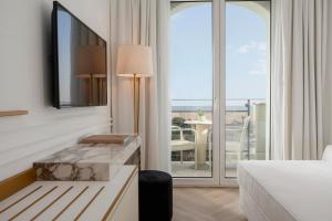 Deluxe Double or Twin Room with Sea View