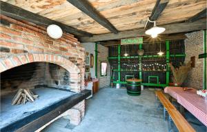 2 Bedroom Stunning Home In Gudovac