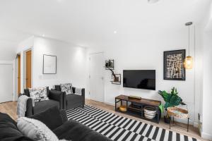 Silvercroft Cottage - Luxury Modern Coastal Retreat Near Beach, Sleeps 4