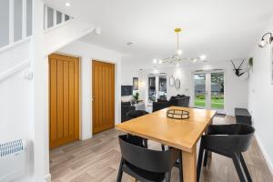 Silvercroft Cottage - Luxury Modern Coastal Retreat Near Beach, Sleeps 4