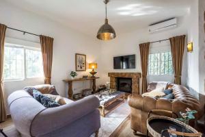 90-Cosy House With Roof Terrace in Calahonda, Mijas!