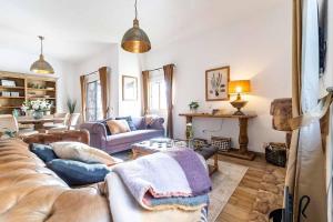 90-Cosy House With Roof Terrace in Calahonda, Mijas!