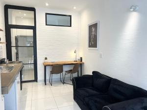 Industrial CHIC Apartment 113 - Luxury City Escape, Washing Machine & Fast WiFi