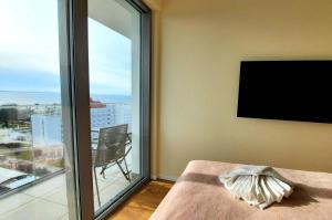 Komfortable strandnahe Ferienwohnung A103 in 10 Etage mit Terrasse und Meerblick PARKING FREE