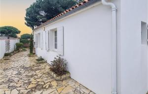 Maisons de vacances Awesome home in Rivedoux-Plage with WiFi and 2 Bedrooms : photos des chambres