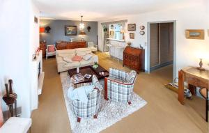 Maisons de vacances Awesome home in Rivedoux-Plage with WiFi and 2 Bedrooms : photos des chambres