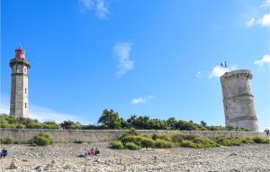 Maisons de vacances 2 Bedroom Pet Friendly Home In Rivedoux-plage : photos des chambres