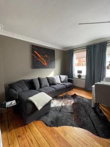 Altbaucharme Deluxe mit Balkon in zentraler Lage