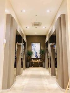 Horizon 101 CCLX Sea View Unit 47F