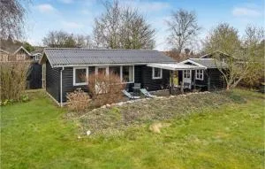 2 Bedroom Beautiful Home In Bogø By - Vejringe
