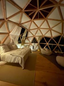 Tentes de luxe Dome insolite Lichen jacuzzi et petits-dejeuners inclus : photos des chambres