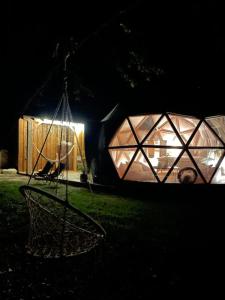 Tentes de luxe Dome insolite Lichen jacuzzi et petits-dejeuners inclus : photos des chambres