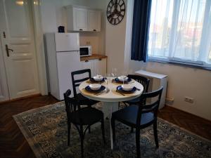Weisz Apartment-City Center-Free Private Parking,Wifi,AC