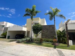 Stylish Luxury San Juan Lakes Villa in Gated Community in Downtown Punta Cana With Private Pool