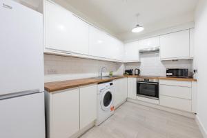 Functional Budget Stay with Wi-Fi and Laundry Facilities near Tube Station