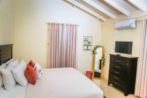 Villas in Draxhall, Pool, Gym, Tennis, Kids Playground