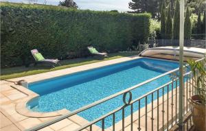 Maisons de vacances Awesome home in Maussane-les-Alpilles with Outdoor swimming pool, WiFi and 2 Bedrooms : photos des chambres