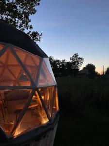 Tentes de luxe Dome insolite Cedre jacuzzi et petits dejeuners inclus : photos des chambres