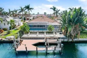 Grove Marco 3BR Waterfront Home Heated Pool & Dock - Rookery Island