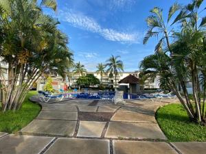 hermoso condominio suites las palmas con alberca