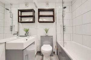 AR1 - 1 Bed Apartment in Heart of Fulham Broadway - by Short Stories London