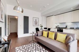DG1 - Family-Friendly 2-Bed with Garden in Acton - by Short Stories London
