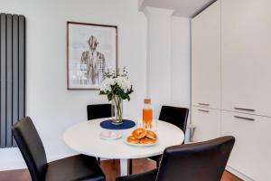 DG1 - Family-Friendly 2-Bed with Garden in Acton - by Short Stories London