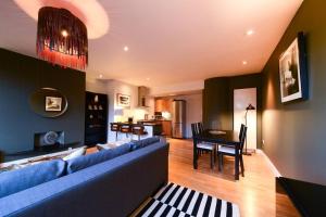 MR2 - Charming 1 Bed Apartment, Munster Village - by Short Stories London