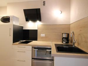 T2 Rénové avec Balcon et Parking au Mont-Dore - FR-1-608-244